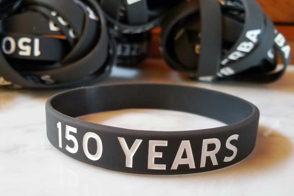 csapatépítés, összetartozás, szilikon karkötő